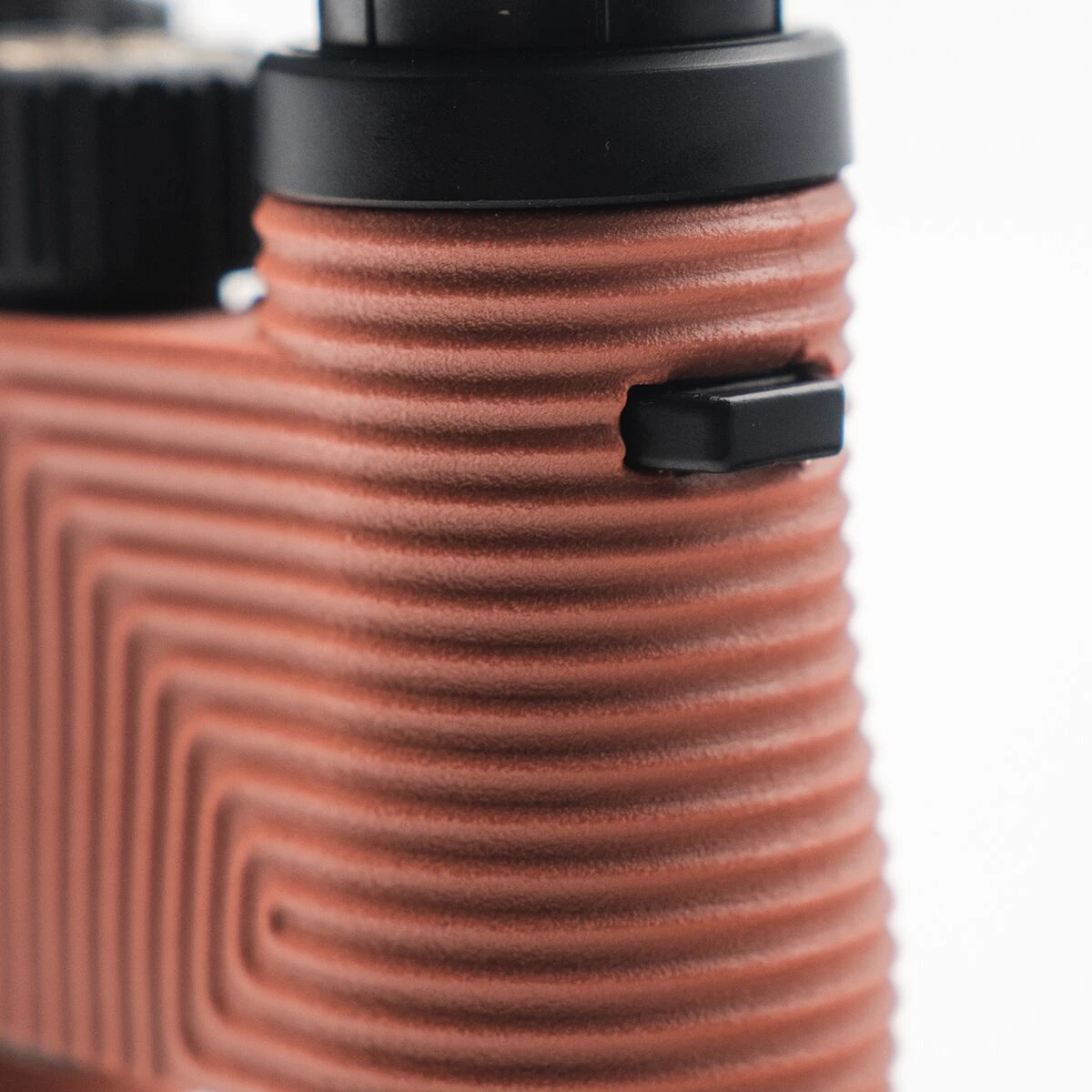 Nocs Provisions Binoculars & Monoculars Standard Issue 8x25 Waterproof Binocular 4 Nocs Provisions Binoculars & Monoculars Standard Issue 8x25 Waterproof Binocular - Image 4